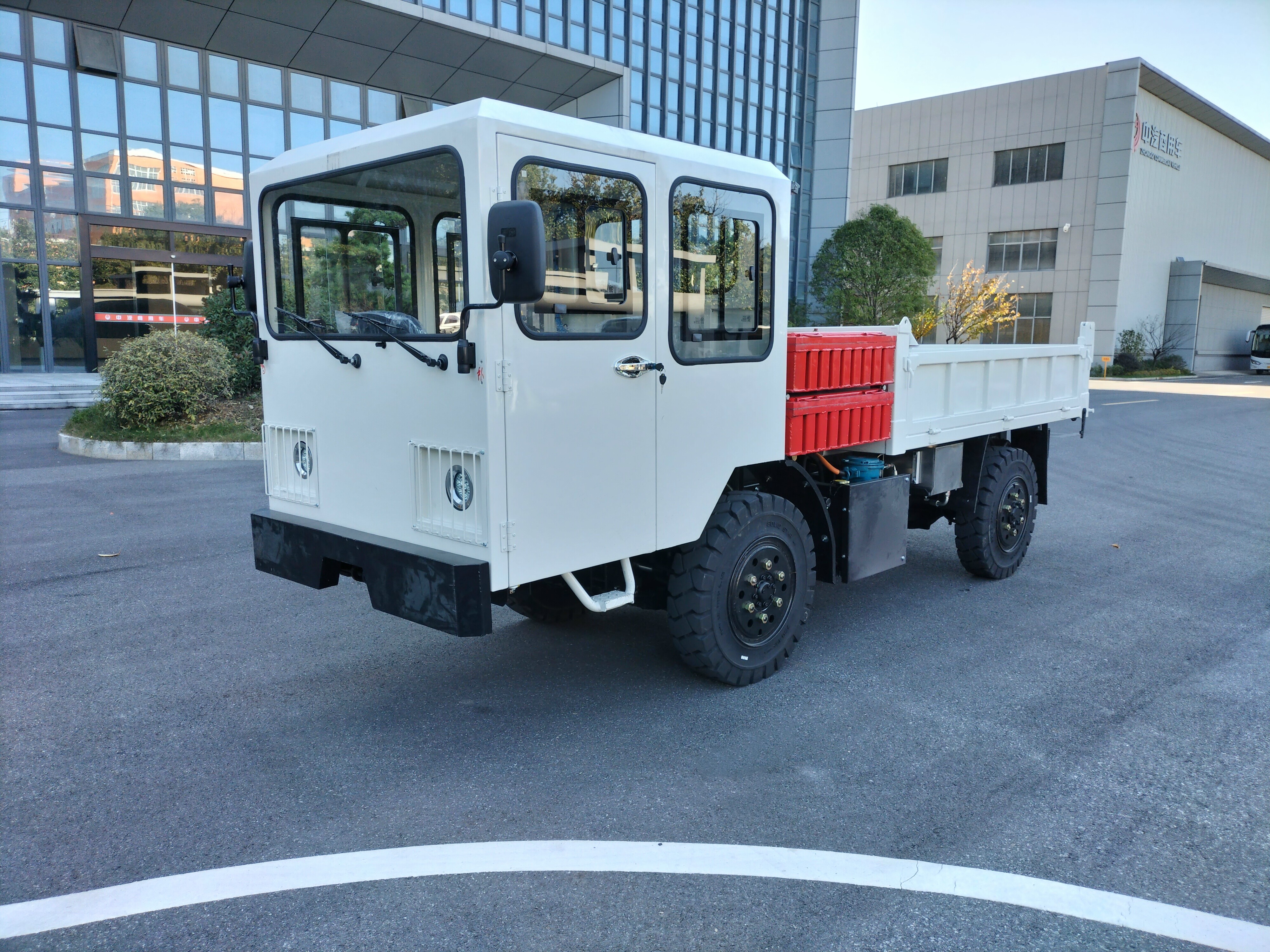1.9吨双向驾驶防爆电动自卸车