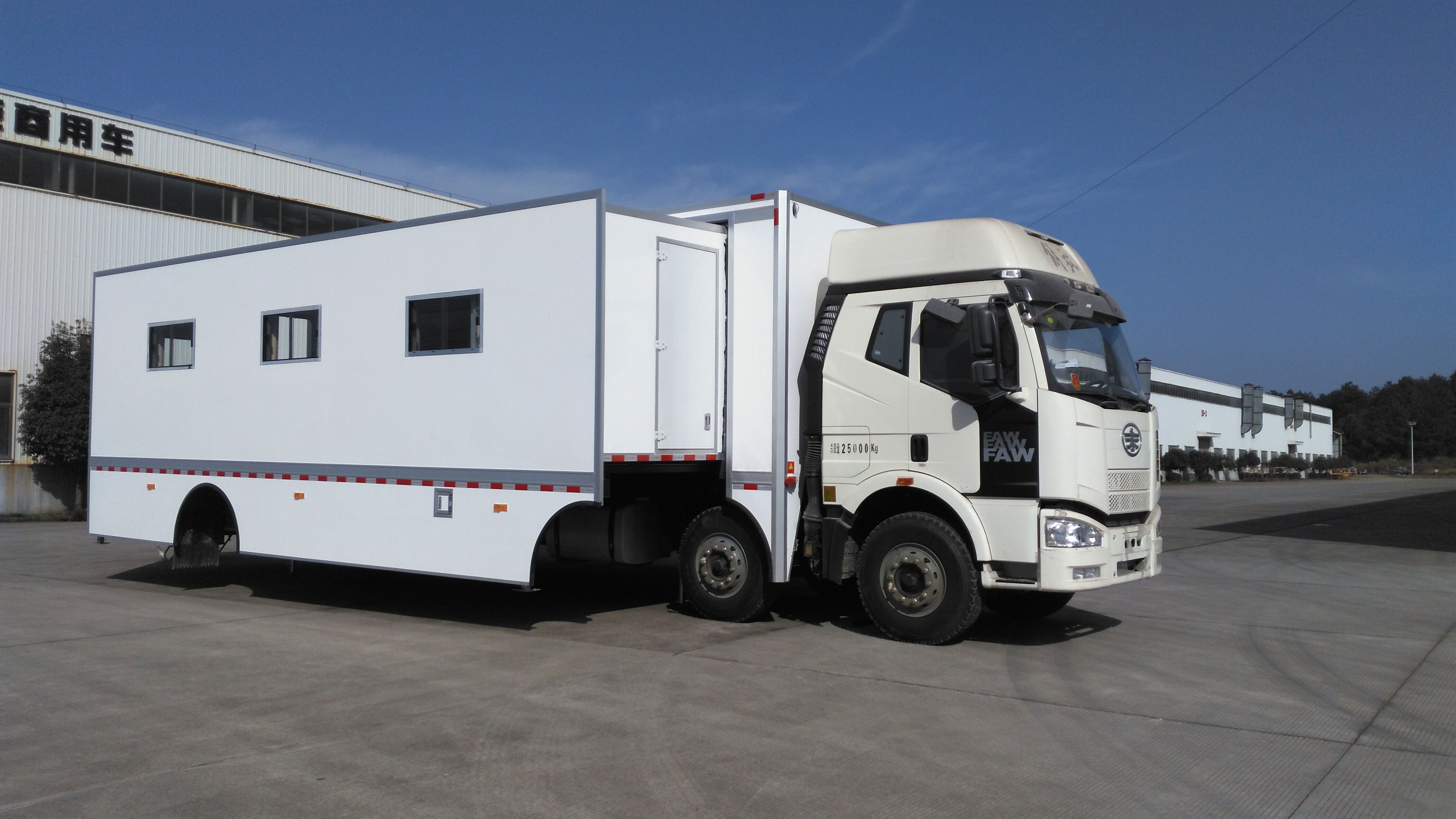 双边扩容培训车(整车6X2)2