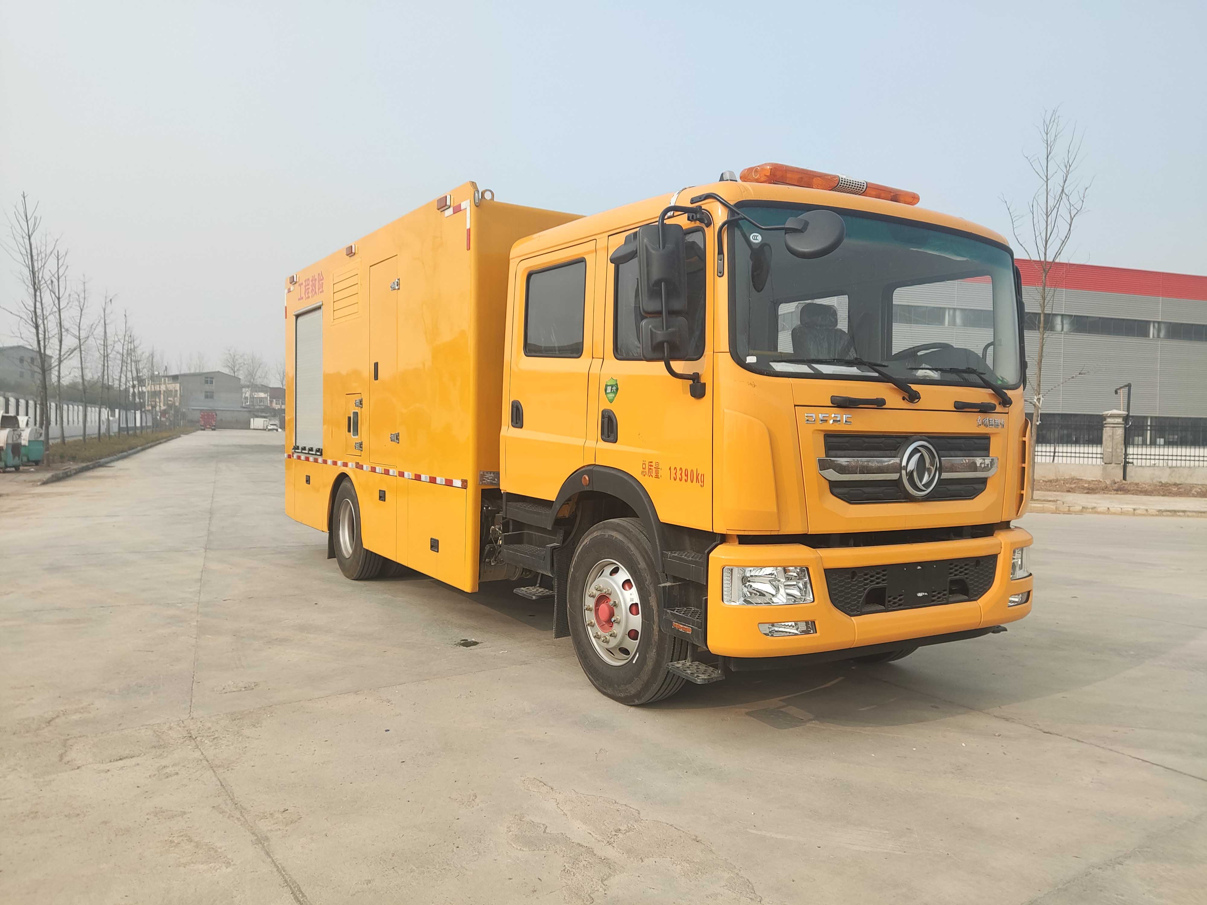 双排座救险车